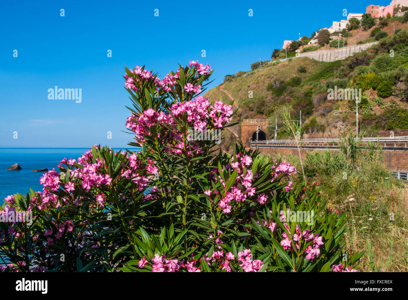 Eisenbahn an der südlichen Küste von Sizilien Stockfoto