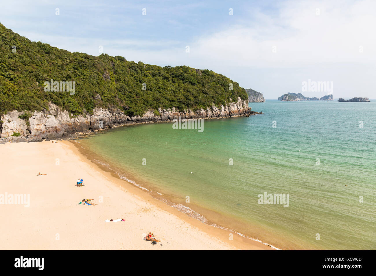 Weißen Sandstrand in Cat Ba Island, Vietnam Stockfoto