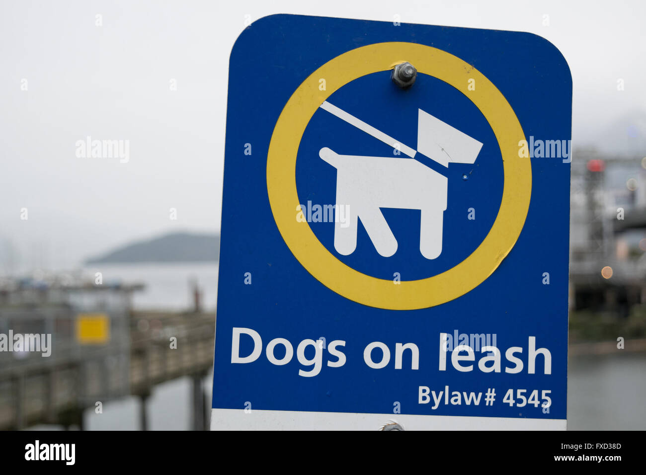 Hunde an der Leine Parkschild Stockfoto