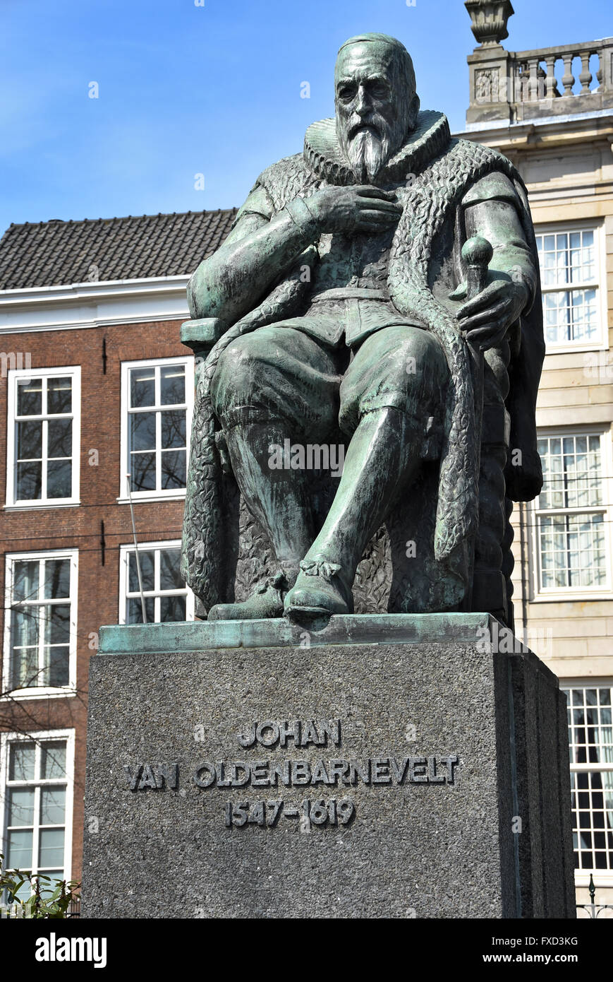 Johan van Oldenbarnevelt Statue gegenüber der niederländischen Parlament Niederlande den Haag (Johan van Oldenbarnevelt 1547 – 1619 war ein niederländischer Staatsmann, der eine wichtige in der niederländischen Kampf für Unabhängigkeit von Spanien Rolle) Stockfoto