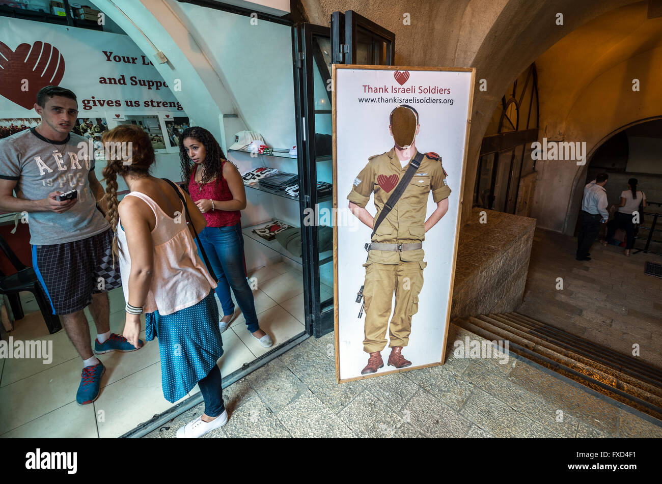 Danke, israelische Soldaten Loch Foto Board in Jerusalem, Israel Stockfoto