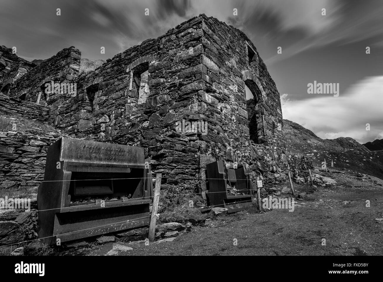 Die Ruinen der Britannia Kupfermine vernichtende Mühle am Ufer des Llyn Llydaw auf die Bergarbeiter Track, Snowdonia, Nordwales. Stockfoto