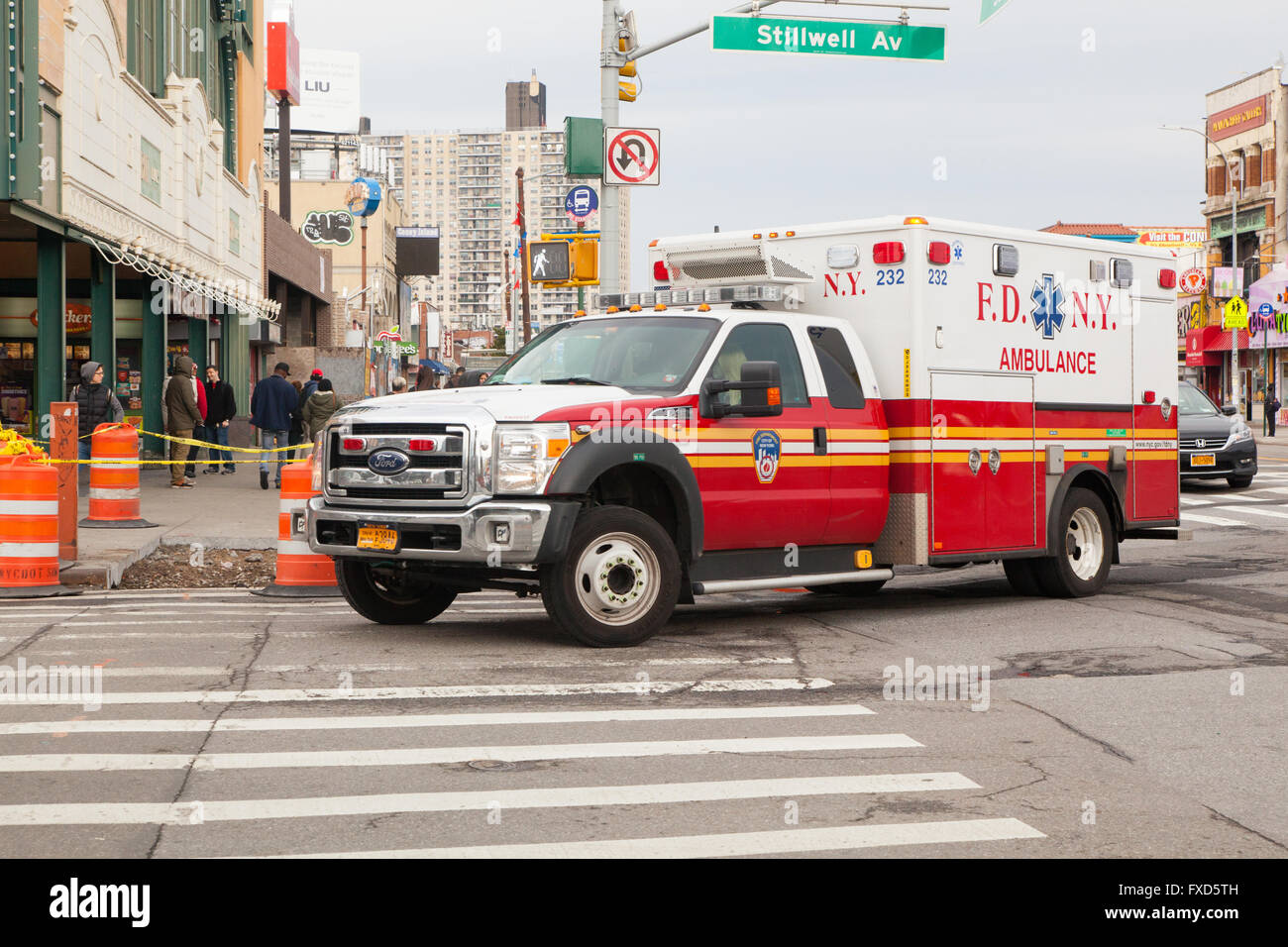 Fire Department New York F D N Y Krankenwagen Lkw Coney Island Brooklyn New York City Vereinigte Staaten Von Amerika Stockfotografie Alamy