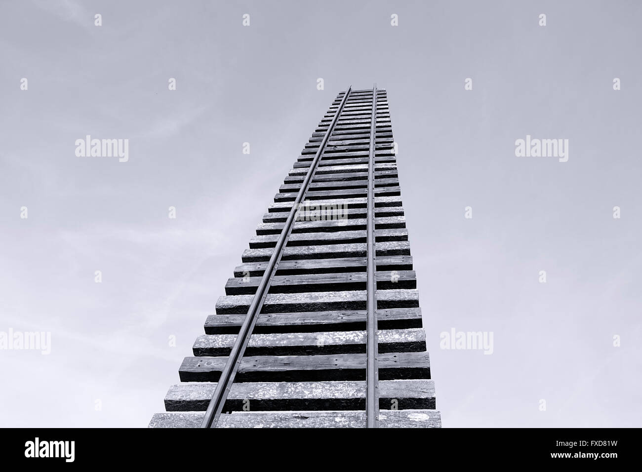 Objekt Tor der Unendlichkeit des Bildhauers Ales Vesely am Bubny Bahnhof in Prag Stockfoto