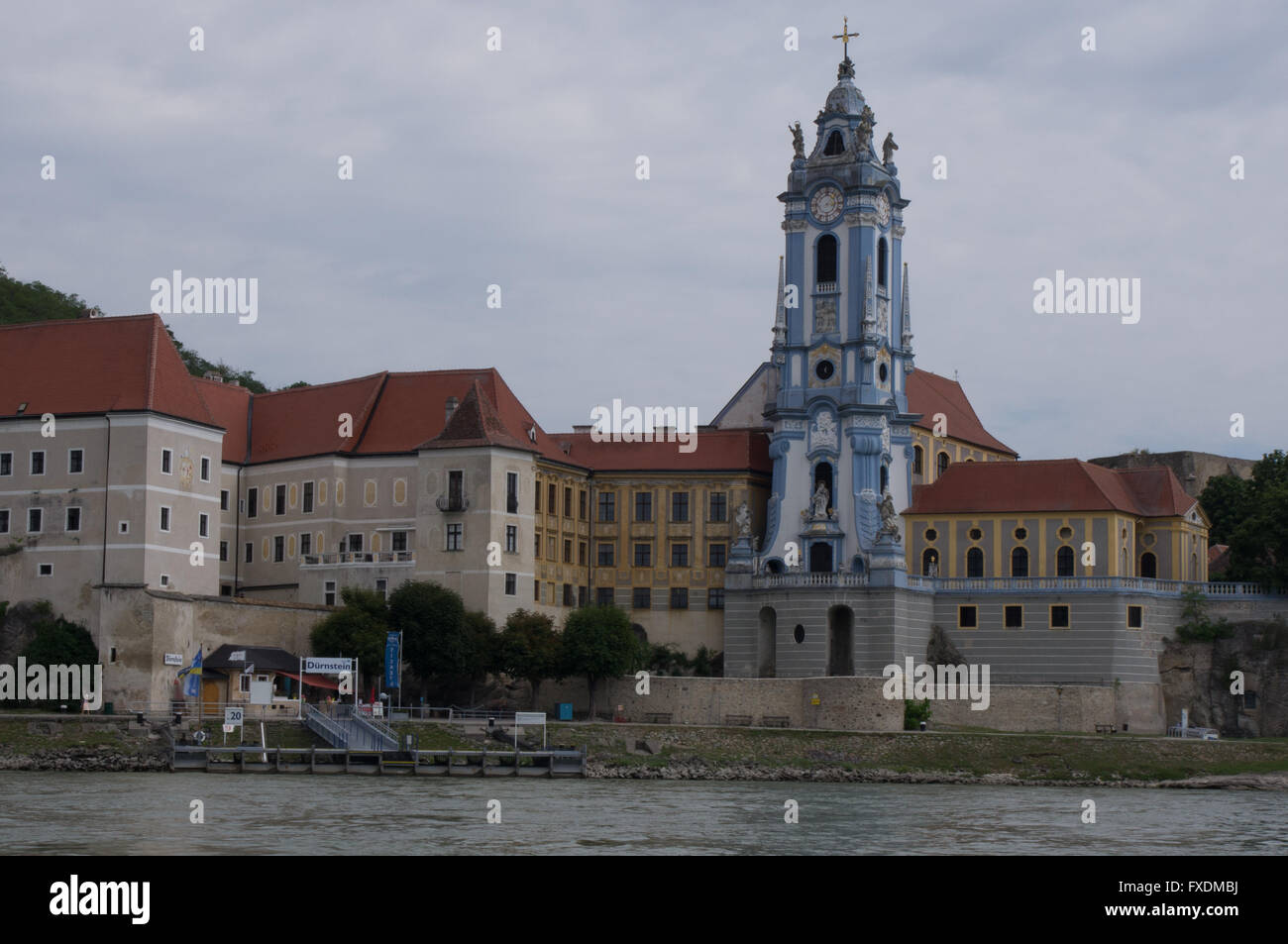 Blaue Kirche Krems - Blick von der Donau Stockfoto