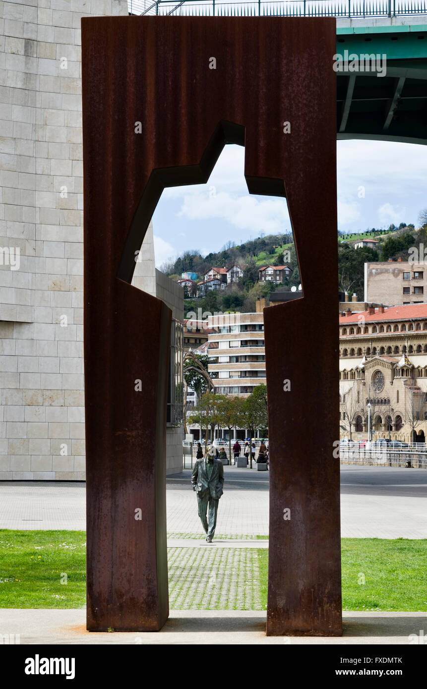 Bilbao, Spanien - 28. März 2016: Denkmal für Ramon Rubial von Casto Solano in Paseo de Uribitarte vor dem Guggenheim-muse Stockfoto