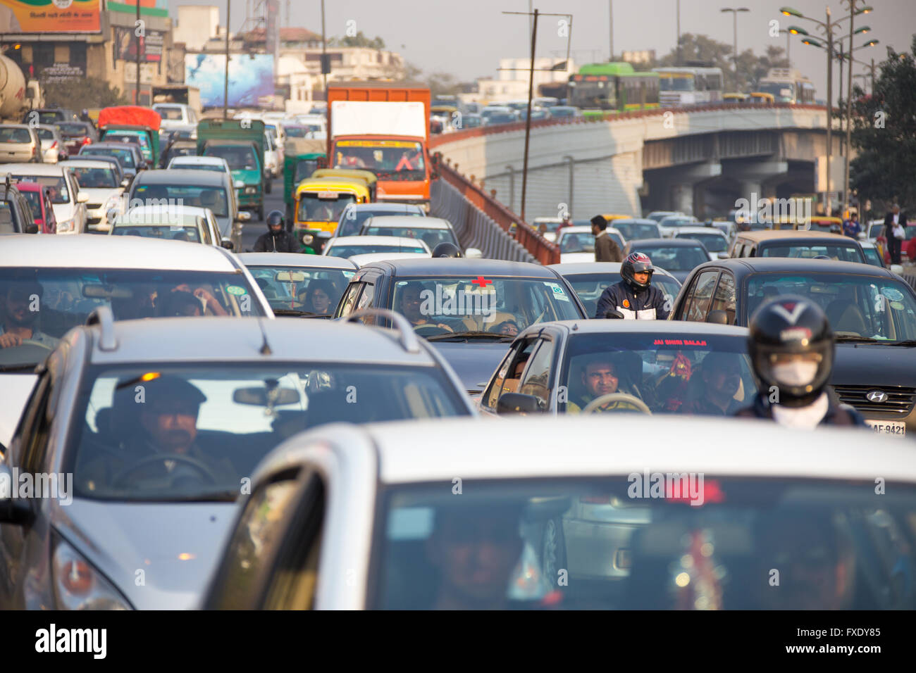 Überfüllten Ringstraße in Delhi, Indien Stockfoto