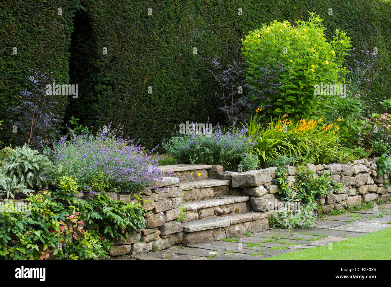 Schone Traditionelle Gepflegten Landlichen Garten West