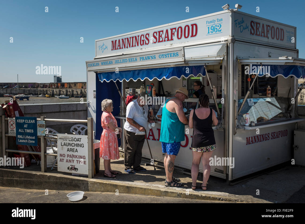 Meeresfrüchte-Stand auf dem Strand, Margate, Kent, UK Stockfoto