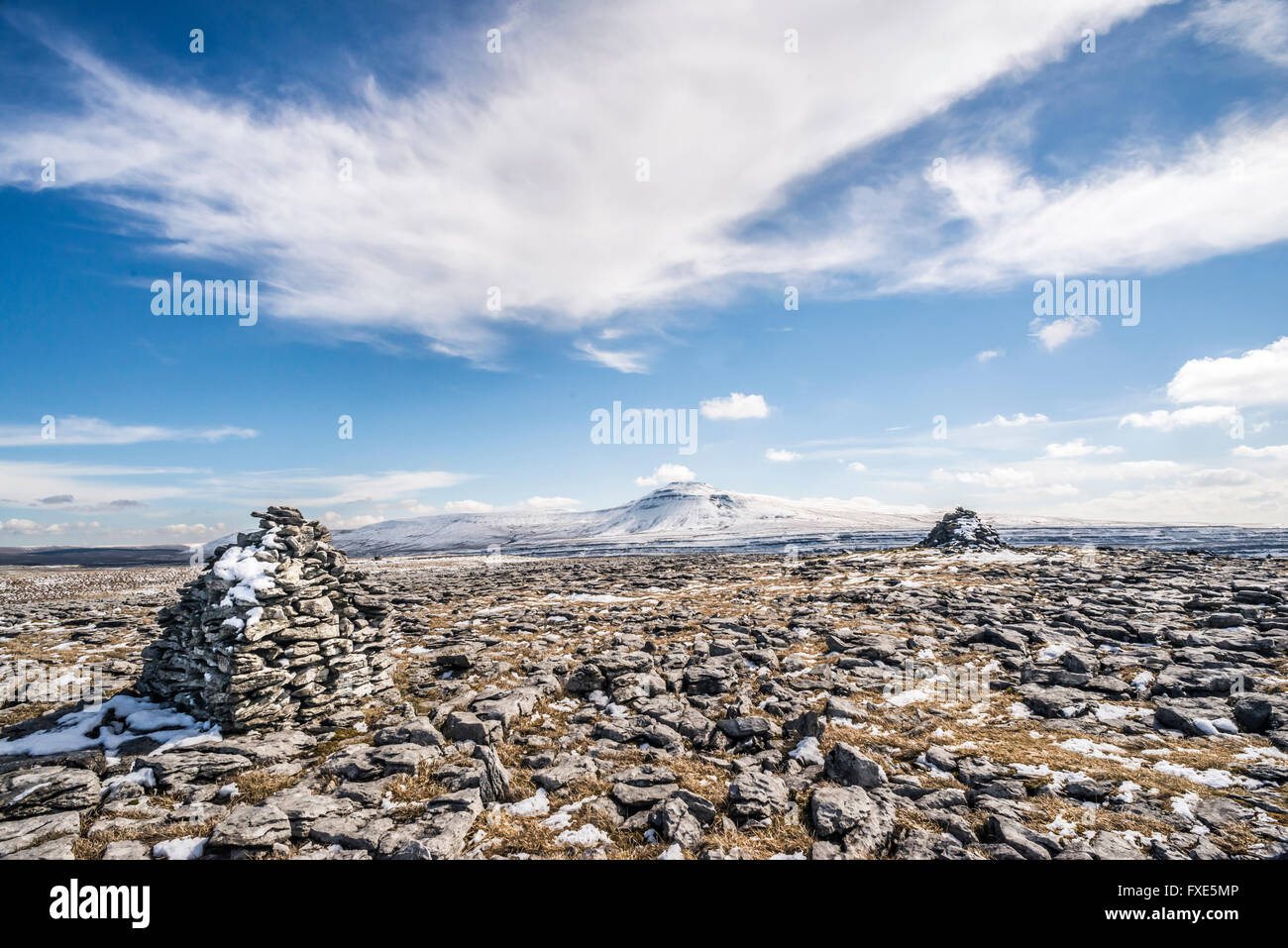 Winter-Szene des Ingleborough in den Yorkshire Dales Stockfoto