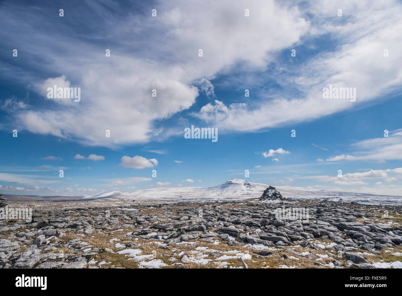 Winter-Szene des Ingleborough in den Yorkshire Dales Stockfoto