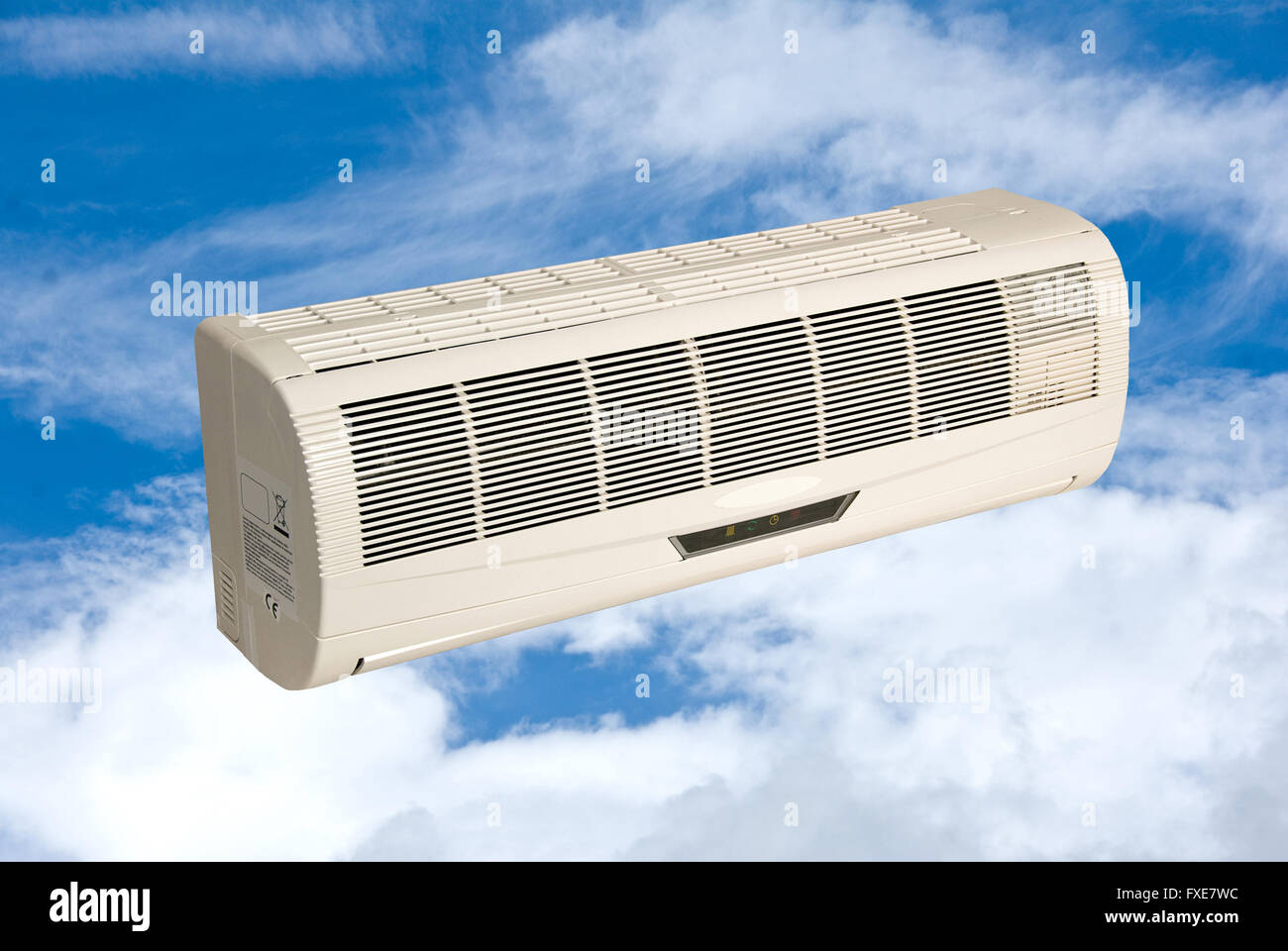 Nahaufnahme eines Kühlluftklimagerätes moderner HLK-Systeme. Konzept für Klimaanlage, Lüftung, Energieeffizienz und Industrie Stockfoto