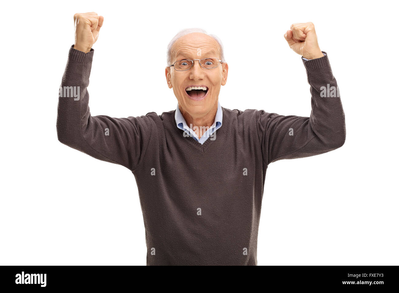 Studioaufnahme von ein aufgeregt Rentner gestikulieren Glück und schaut in die Kamera, die isoliert auf weißem Hintergrund Stockfoto