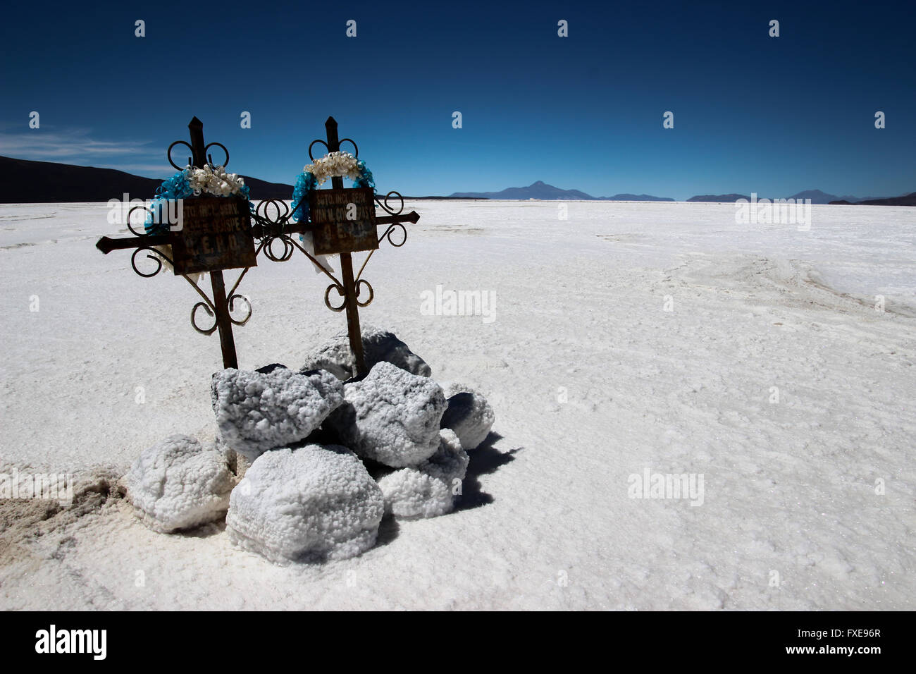 Bolivien, Salar De Uyuni Wüste, ein Grab in der Wüste von Salz. Stockfoto Bolivien, Salar De Uyuni Wüste, ein Grab in der Wüste von Salz. Stockfoto