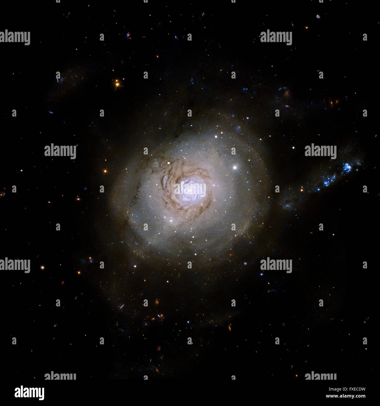 Das Galaxy-System mit einer hellen optischen Mitte Stockfoto