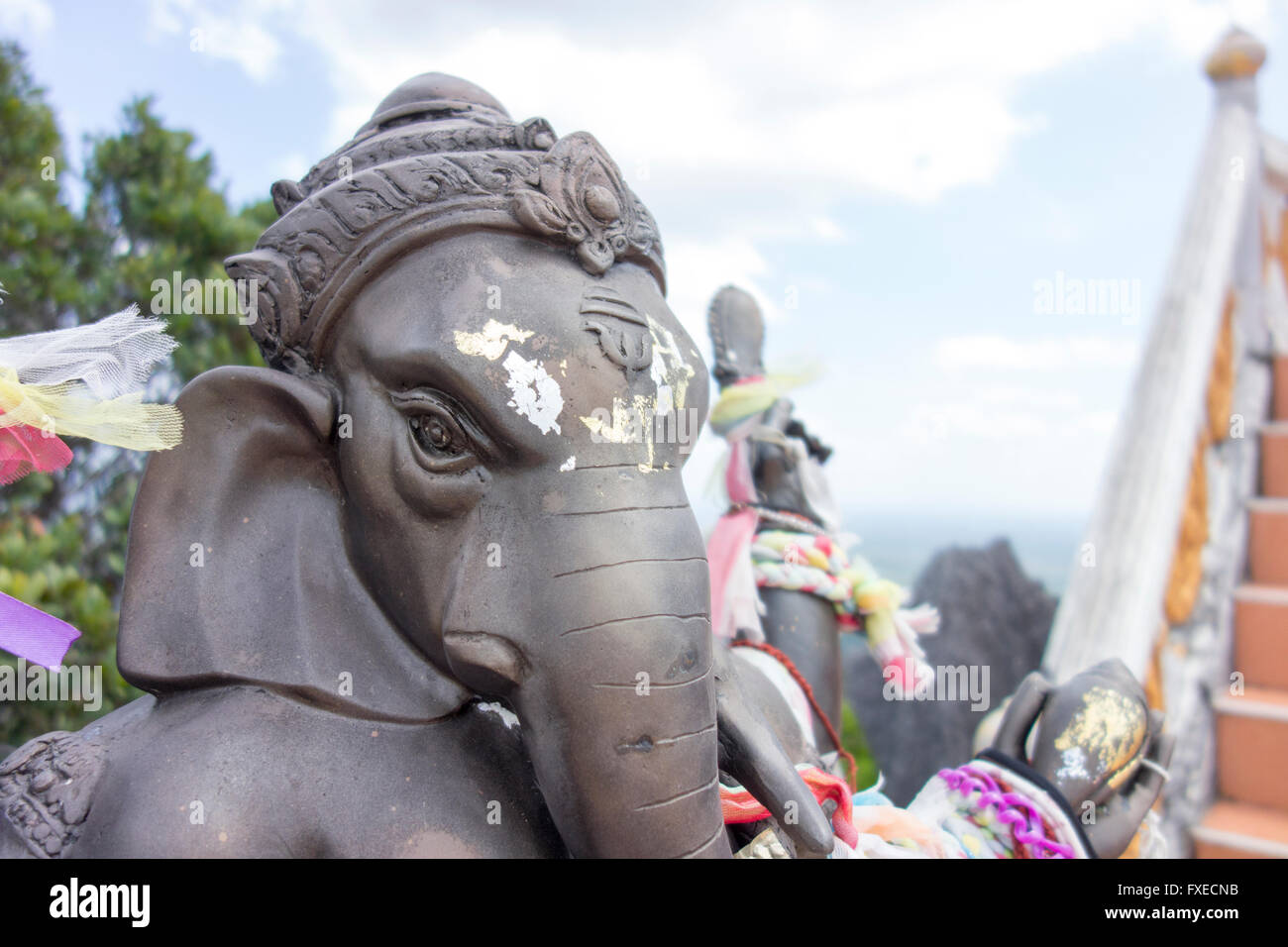 Der Kopf des Hindu-Gottes Ganesh auf Tiger cave Temple mountain Stockfoto