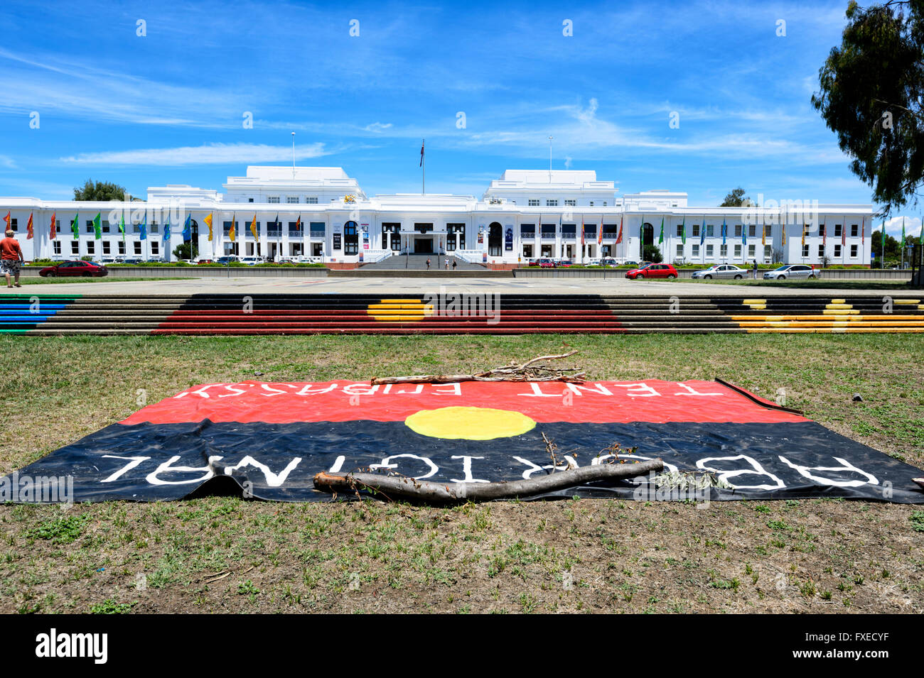 Canberra Old Parliament House und die australische Aboriginal Flagge als Zeichen des Protests, Australia Capital Territory, Australien Stockfoto