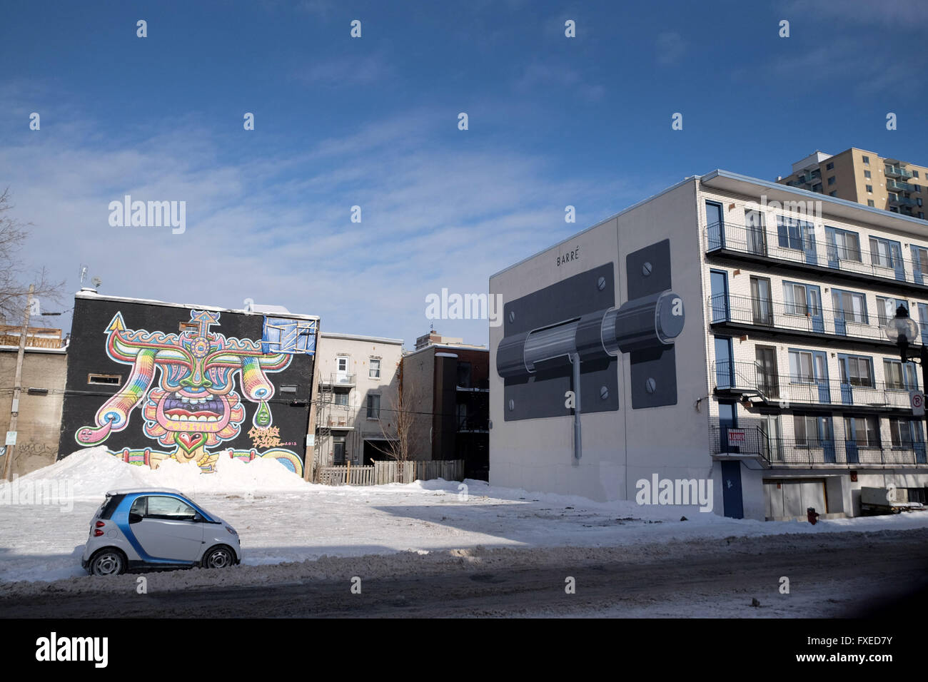 Streetart und Graffiti an der Seite eines Gebäudes in Montreal in Kanada gesehen. Stockfoto