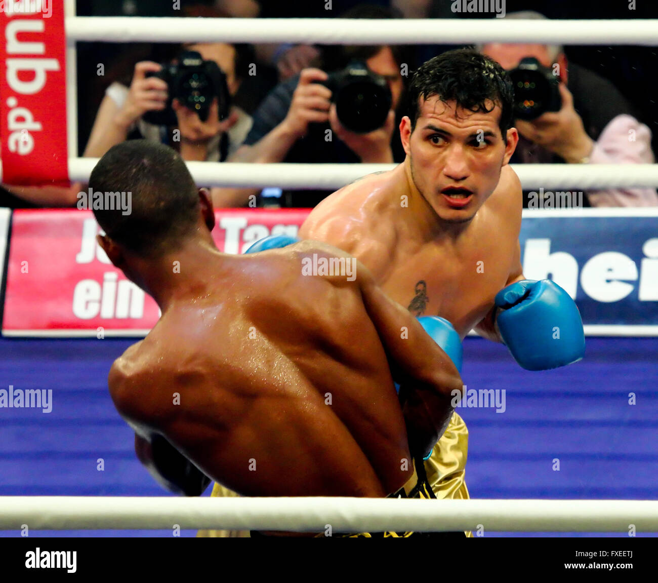 WBA-Titel im Mittelgewicht Kampf zwischen Jack Culcay (Deutschland) und Jean Carlos Prada (Venezuela), MBS Arena, Potsdam, Deutschland Stockfoto