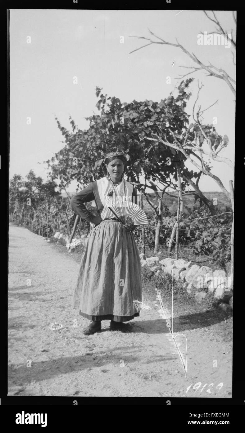 Bäuerin in Sonntagstracht in Trsteno Stockfoto