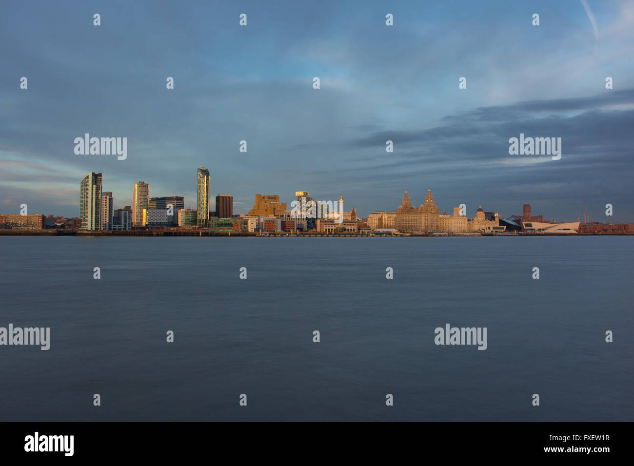 Liverpool Skyline von Birkenhead Stockfoto