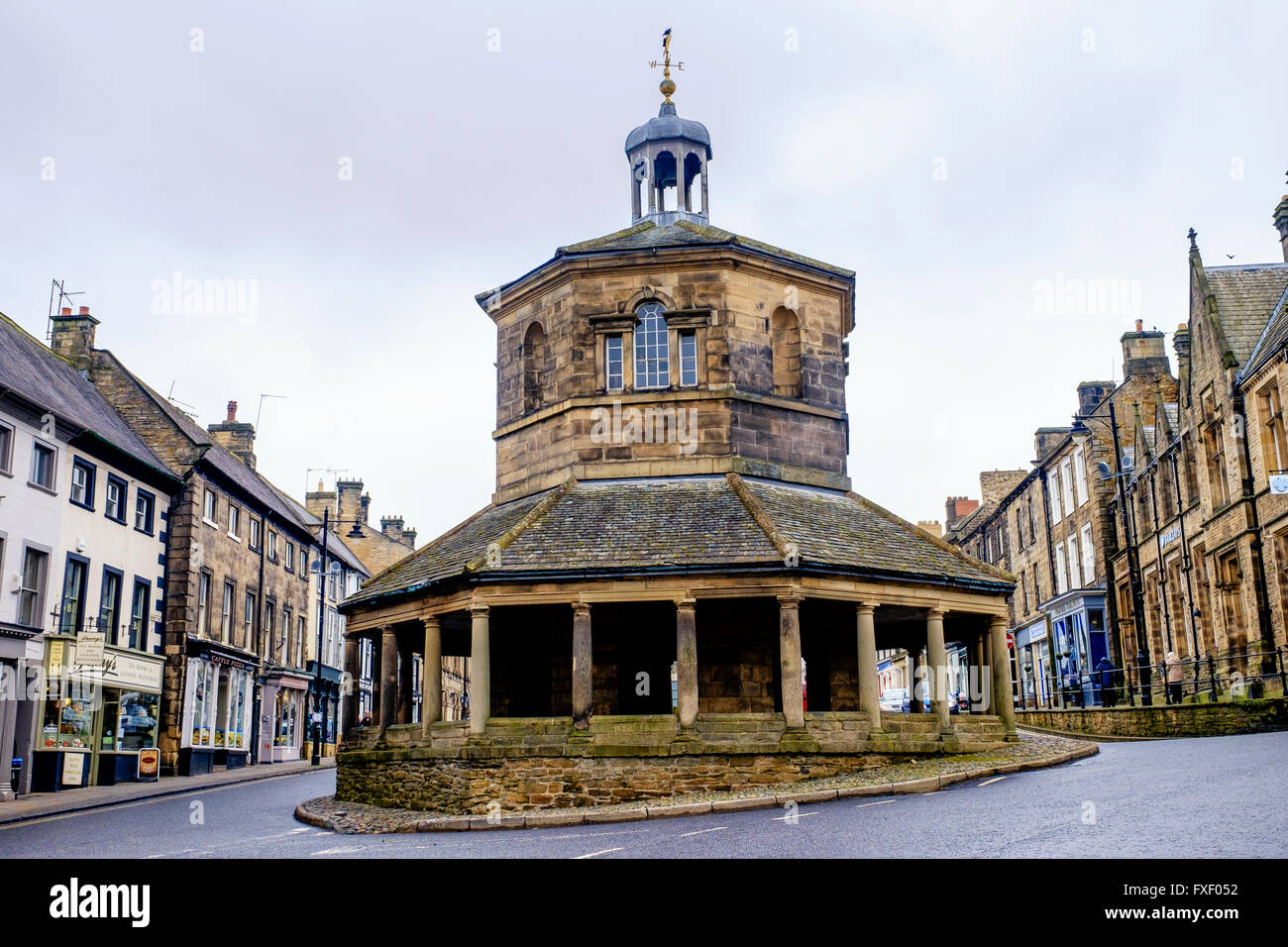 Die "Buttermarkt" im Marktplatz, Barnard Castle, Teesdale, County Durham, England Takem von innen "Buttermarkt". Stockfoto