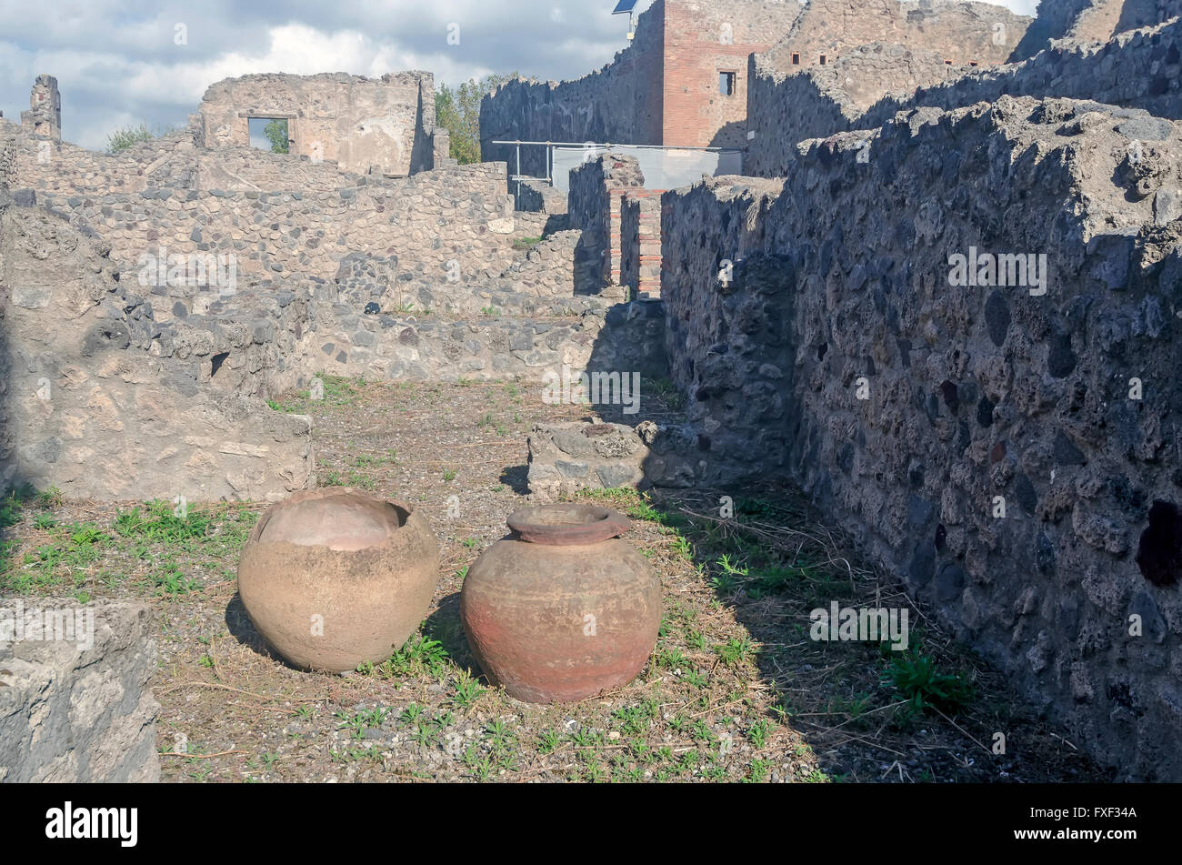 Pompeji-Gebäude Ruinen Keramik Gläser (Schiffe) Pompeji-Italien Stockfoto