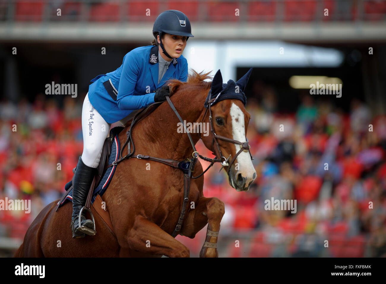 Miss Emily Mann Reiten "Yandoo Spotnik NZPH" konkurriert in der Junior Springreiten 6 Bar Pferdesport Reiten Wettbewerb bei der 2016 Sydney Royal Easter Show. Emily Mann gewann den zweiten Preis in der Junior Show Jumping Contest. Sydney, Australien. 27. März 2016. © Hugh Peterswald/Alamy Live-Nachrichten Stockfoto