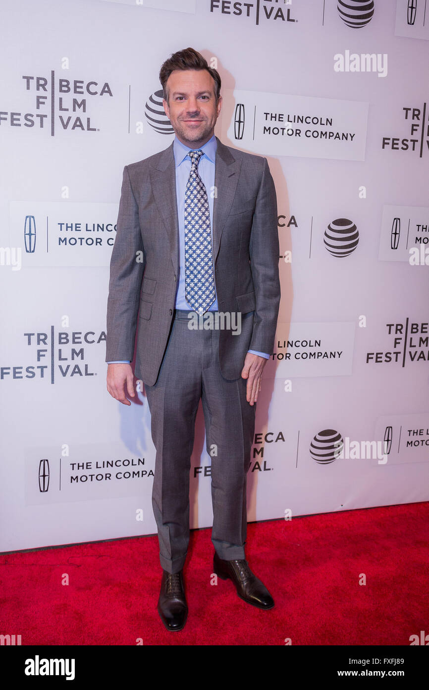 New York, USA. 14. April 2016. Schauspieler Jason Sudeikis stellt auf dem roten Teppich für die Weltpremiere des Films "The Devil and the Deep Blue Sea" während des 2016 Tribeca Film Festival in New York, Vereinigte Staaten, am 14. April 2016. Bildnachweis: Li Changxiang/Xinhua/Alamy Live-Nachrichten Stockfoto