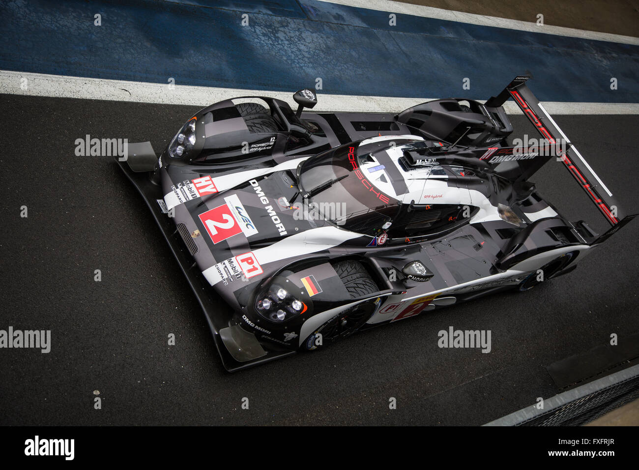 Silverstone im Vereinigten Königreich. 15. April 2016. Die No2 Porsche 919 Hybrid-Position heraus für die ersten freien Praxis Credit: Steven Reh/Alamy Live News Stockfoto