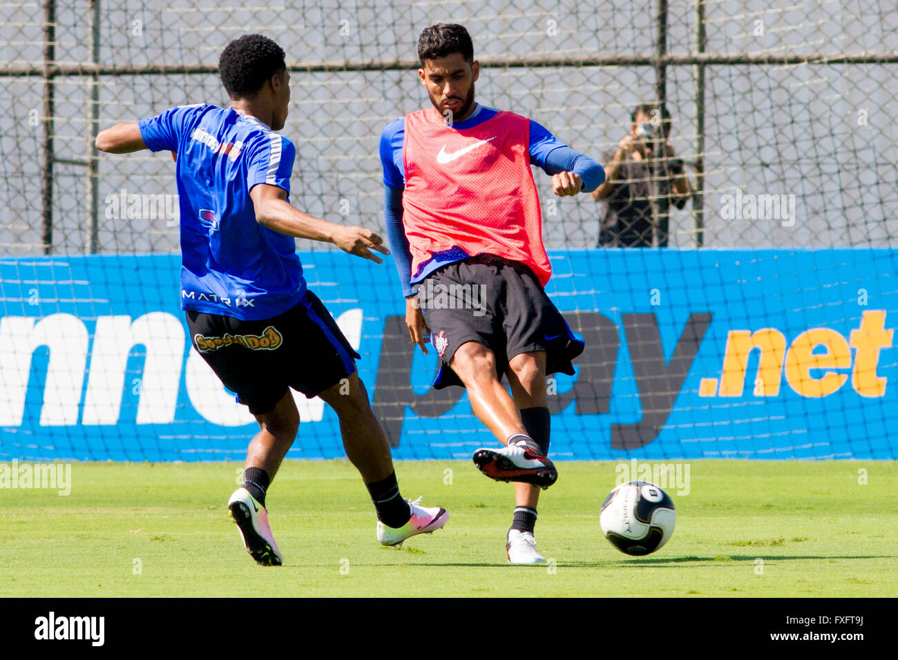 Sao Paulo, Brasilien. 15. April 2016.  Ausbildung CORINTHIANS - Vilson während Korinther &#39; Trainieg im CT Joaquim Grava statt. Team bereitet für den Clash morgen gegen RB Brasilien, gültig für Tuarterfinalsnals von Paulist? o Itaipava 2016. Foto: Marco Galvo/FotoArena/Alamy Live-Nachrichten Stockfoto