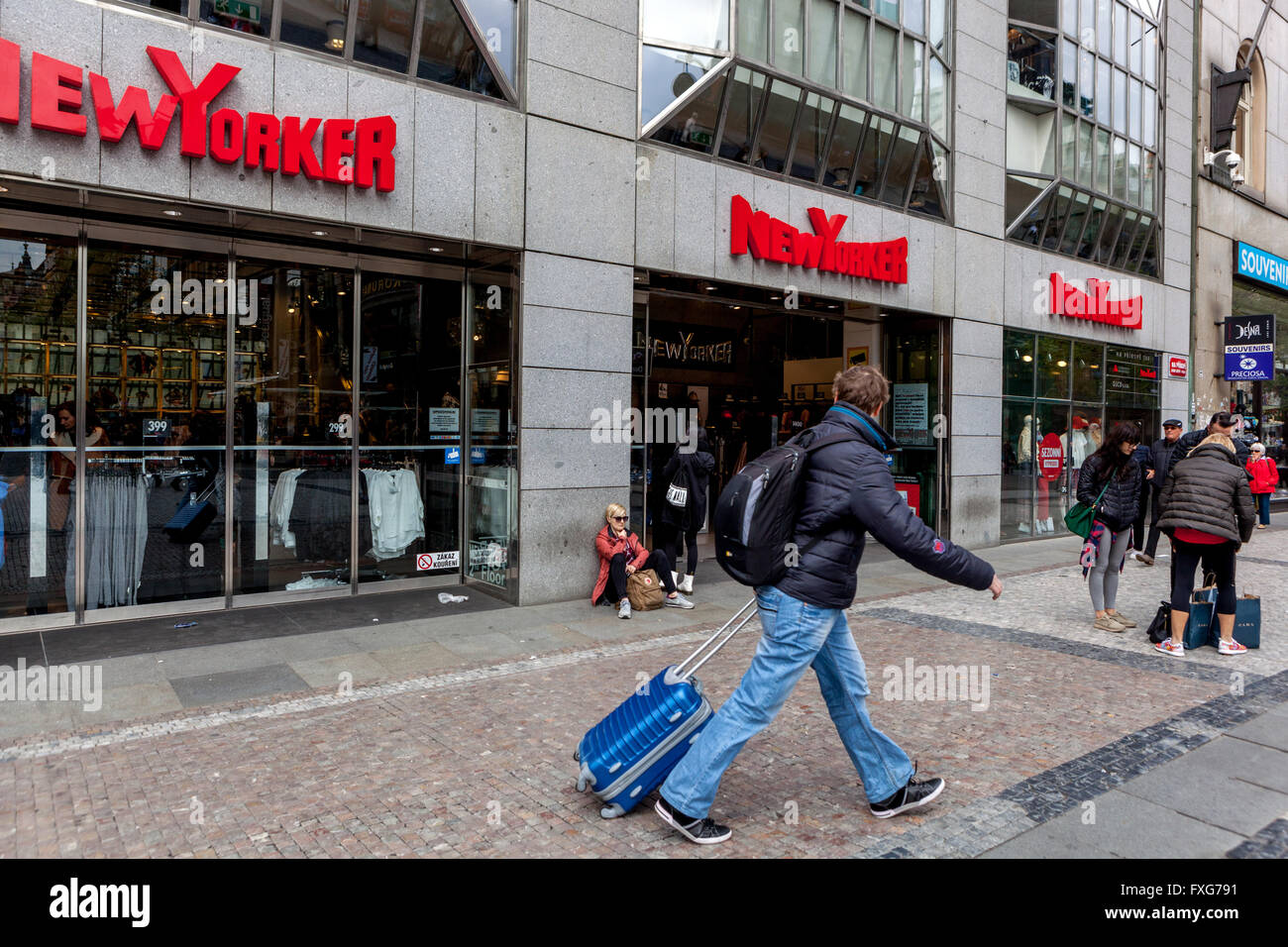 Modeneuwarenladen an der Straße Na Prikope, dem unteren Teil des Wenzelsplatzes, Mustek Prag, Tschechien Stockfoto