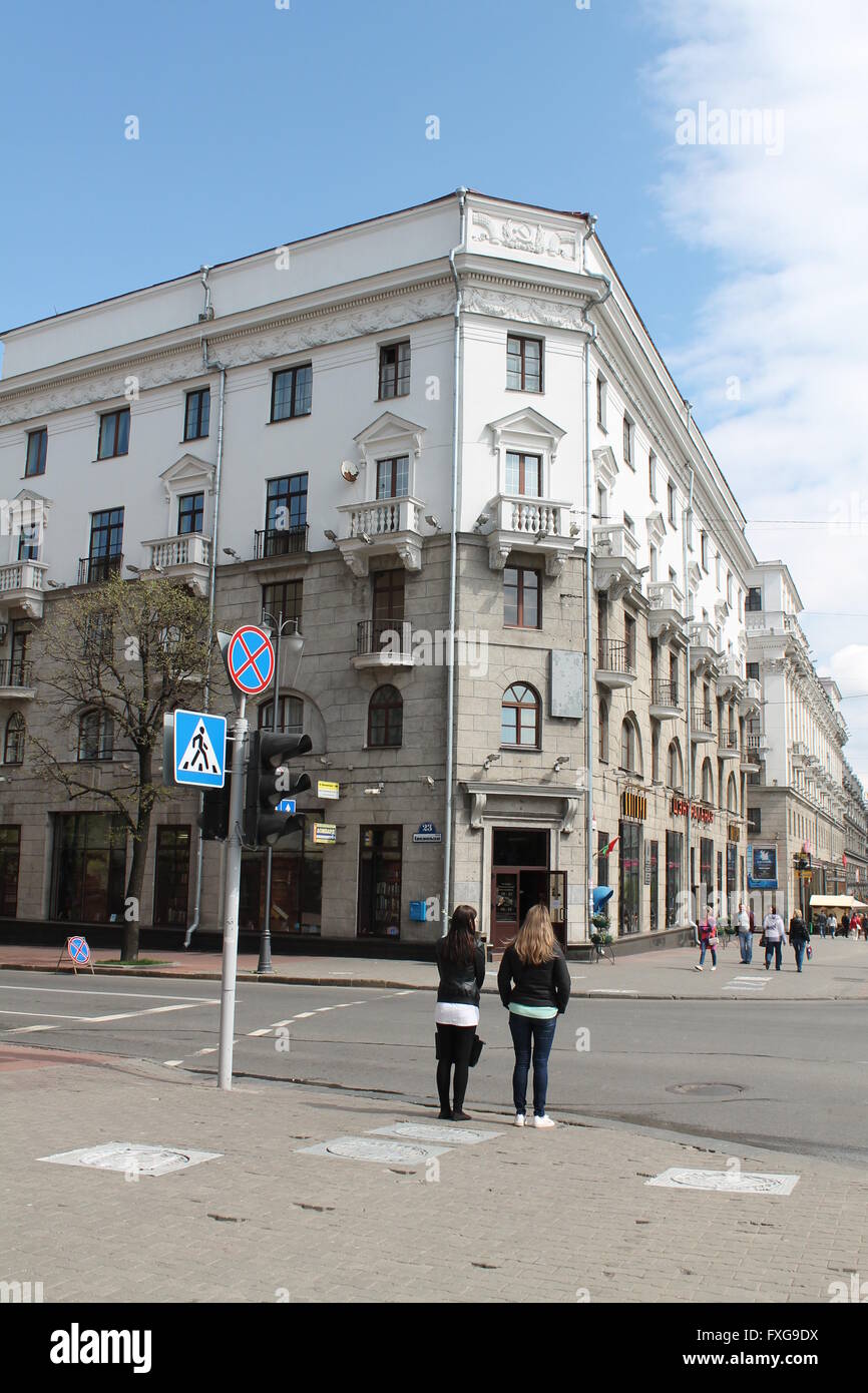 wunderschönes Gebäude mit Balkon und Formteile auf der Independence Avenue, 4. Mai 2015, Minsk, Belarus Stockfoto