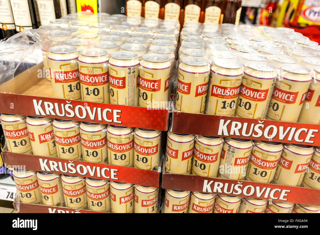 Tschechische bier Dosen Krusovice Supermarkt, Tschechische Republik Stockfoto