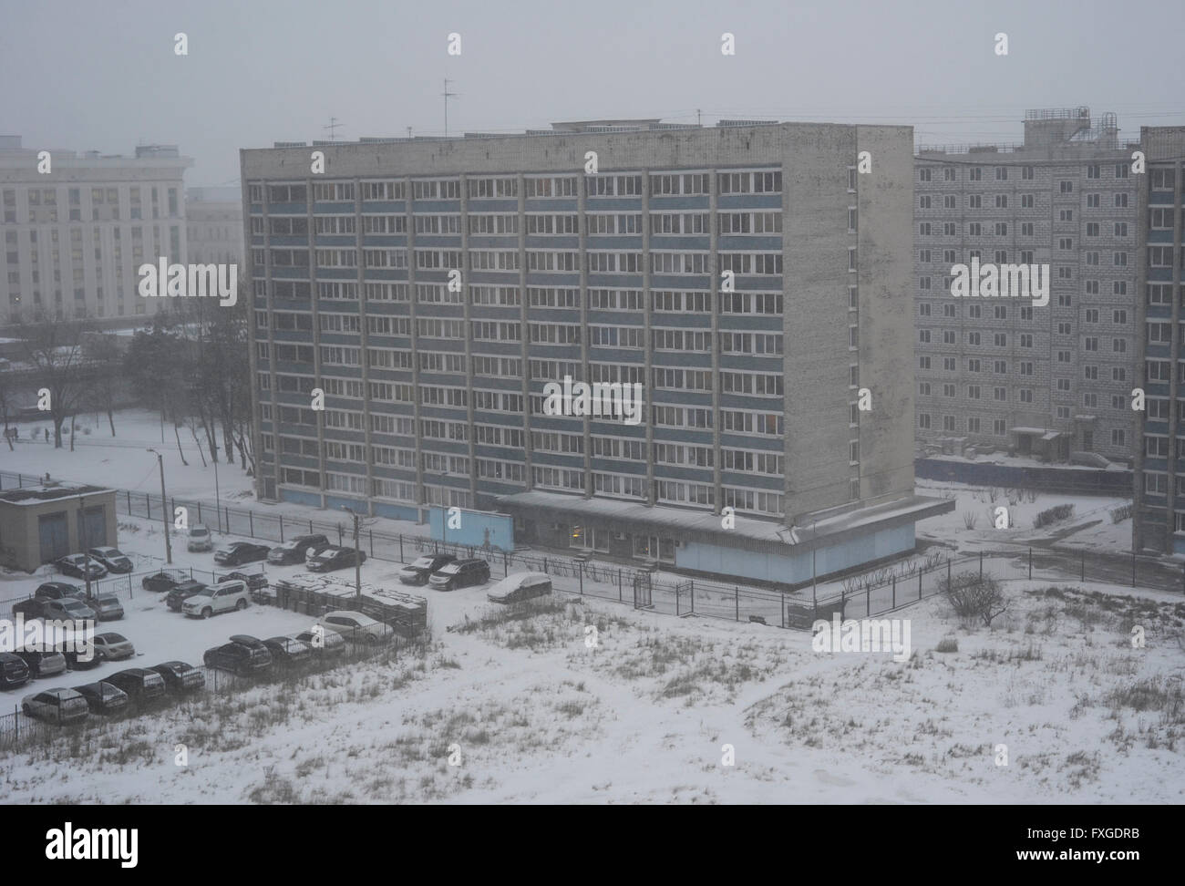 Russland. Sankt Petersburg. Winter-Szene. Rationalist Gebäude in Sowjet-Stil-Architektur. Stockfoto