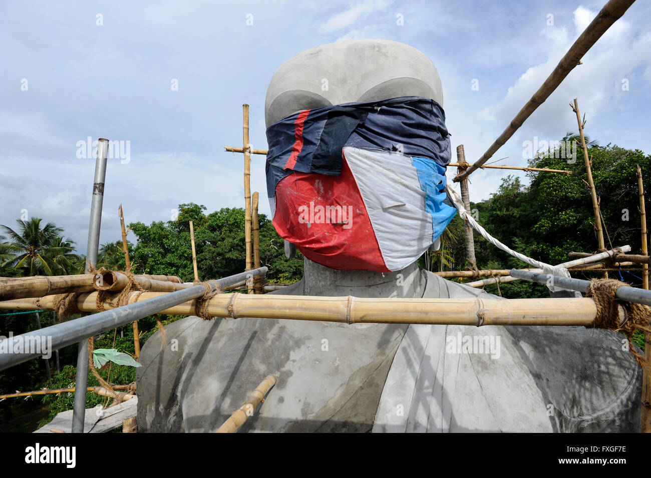 SRI LANKA, buddhistische Stupa Neubau geht weiter nach Krieg gegen die LTTE Tamil Tigers / SRI LANKA, Nach Dem Sieg Gegen die LTTE Tamil-Tiger Werden im Tamilischen Gebieten Auffaellig Viele Neue Buddhistische Stupa Gebaut Und Singhalesen Angesiedelt Stockfoto