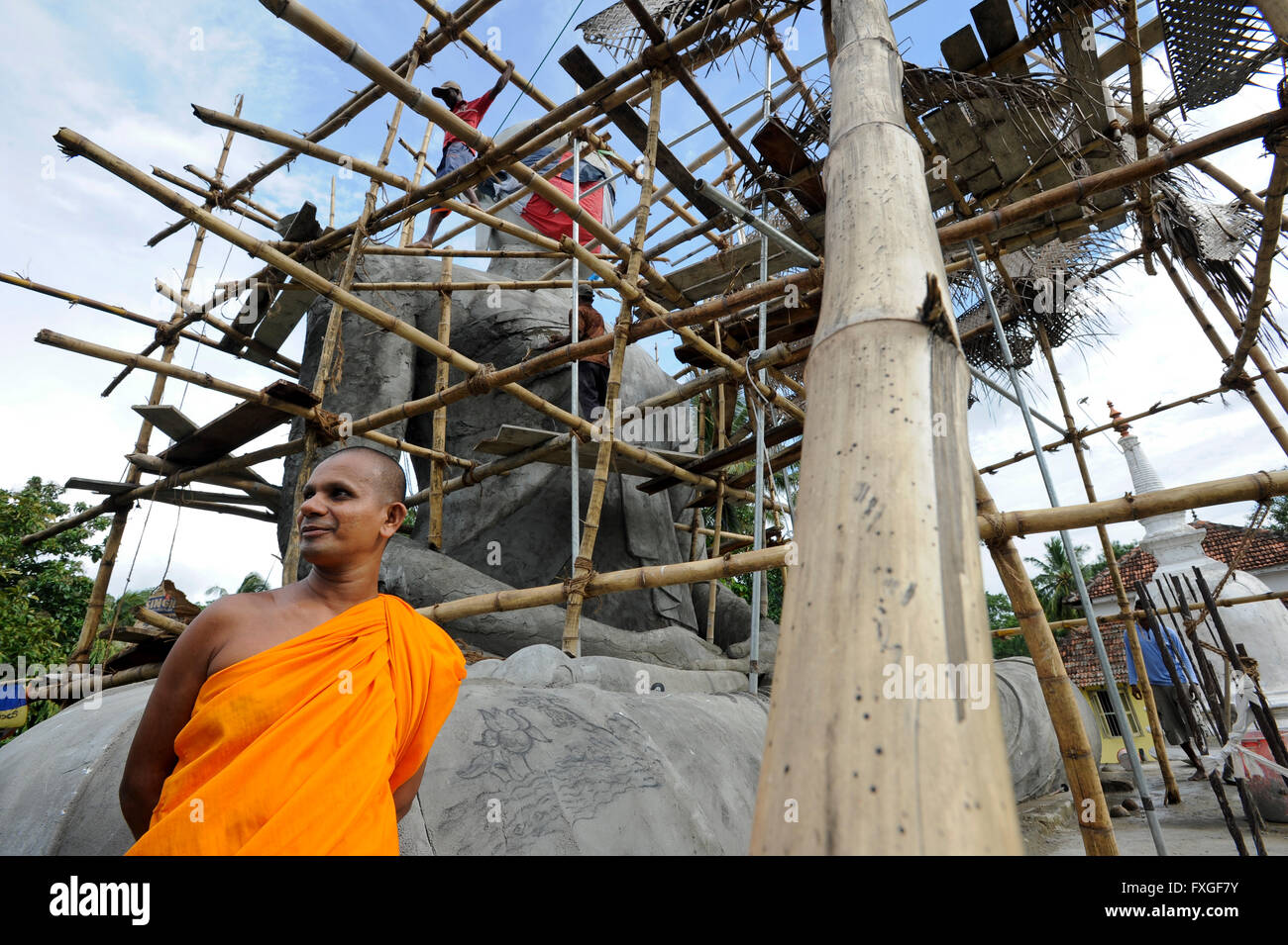 SRI LANKA, buddhistische Stupa Neubau geht weiter nach Krieg gegen die LTTE Tamil Tigers / SRI LANKA, Nach Dem Sieg Gegen die LTTE Tamil-Tiger Werden im Tamilischen Gebieten Auffaellig Viele Neue Buddhistische Stupa Gebaut Und Singhalesen Angesiedelt Stockfoto