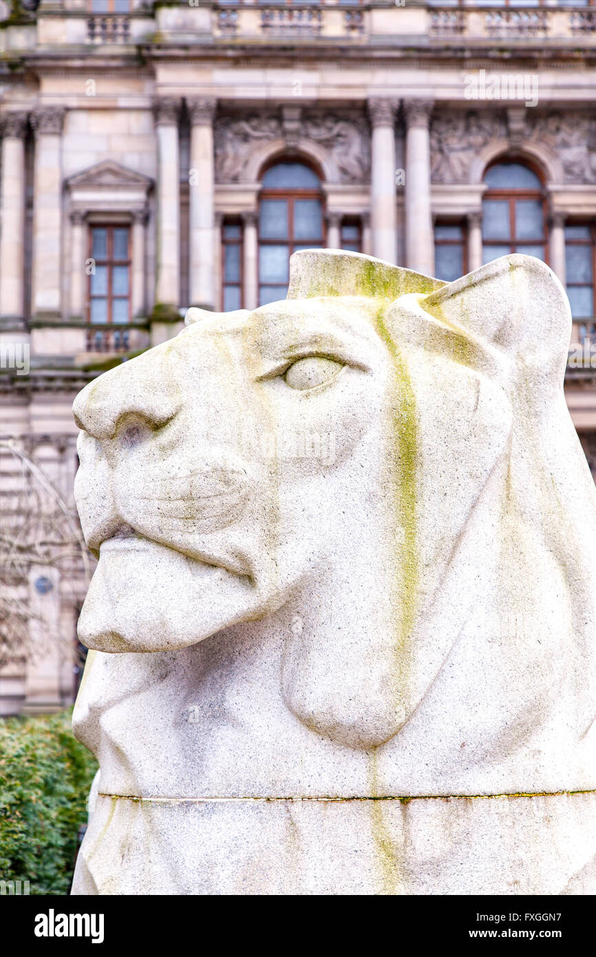 Bild einer Löwen-Statue in George Square, Glasgow, Schottland. Stockfoto
