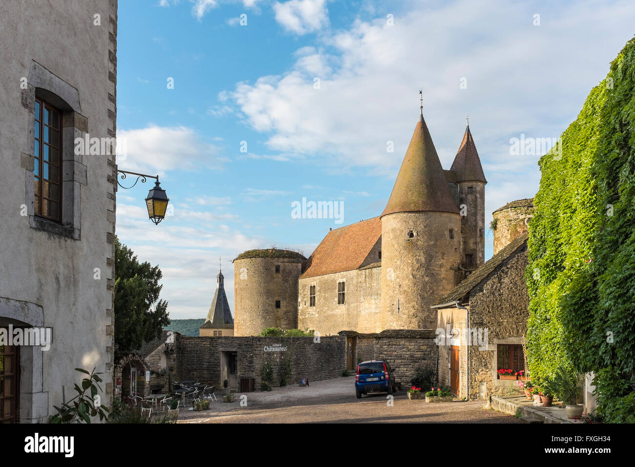 Mittelalterliche Burg im Dorf von Châteaneuf En Auxois, Côte d ' or, Bourgogne, Frankreich (eines der schönsten Dörfer in Fran Stockfoto