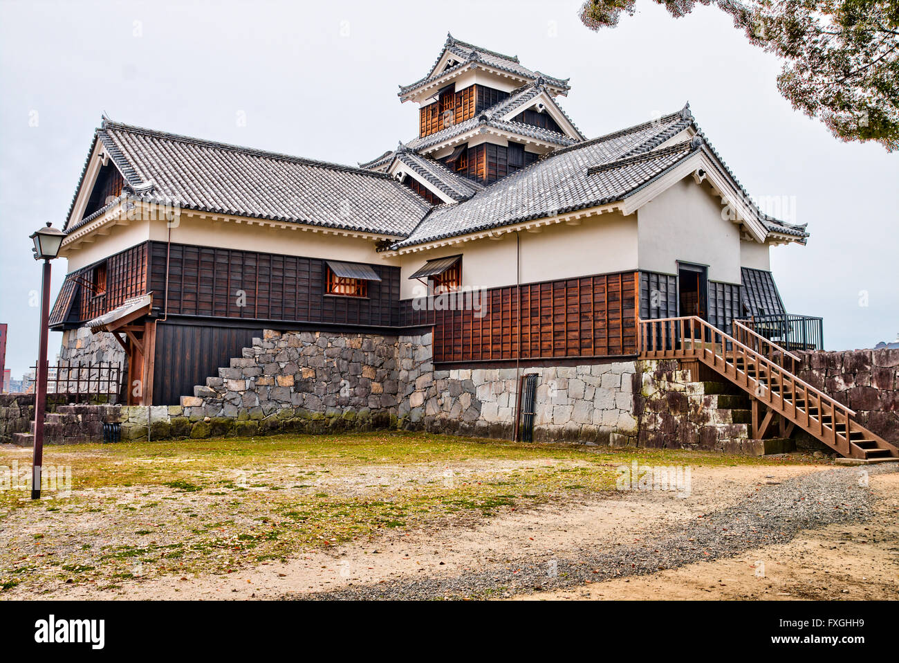 Schloss Kumamoto in Japan. Die Iidamaru Gehen - kai Yagura, 5-stöckigen Turm, Turm gesehen aus dem Inneren der Burg. Vor dem Erdbeben im Jahr 2016. Stockfoto