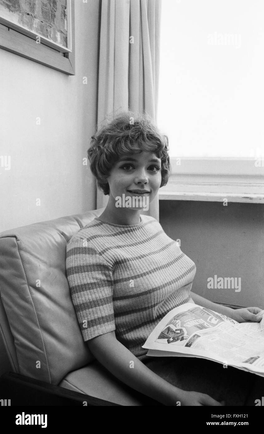 Deutsche Fictitious character Simone Rethel, Deutschland 1960er Jahre. Die deutsche Schauspielerin Simone Rethel, Deutschland der 1960er Jahre. 24 x 36 swNeg 484 Stockfoto