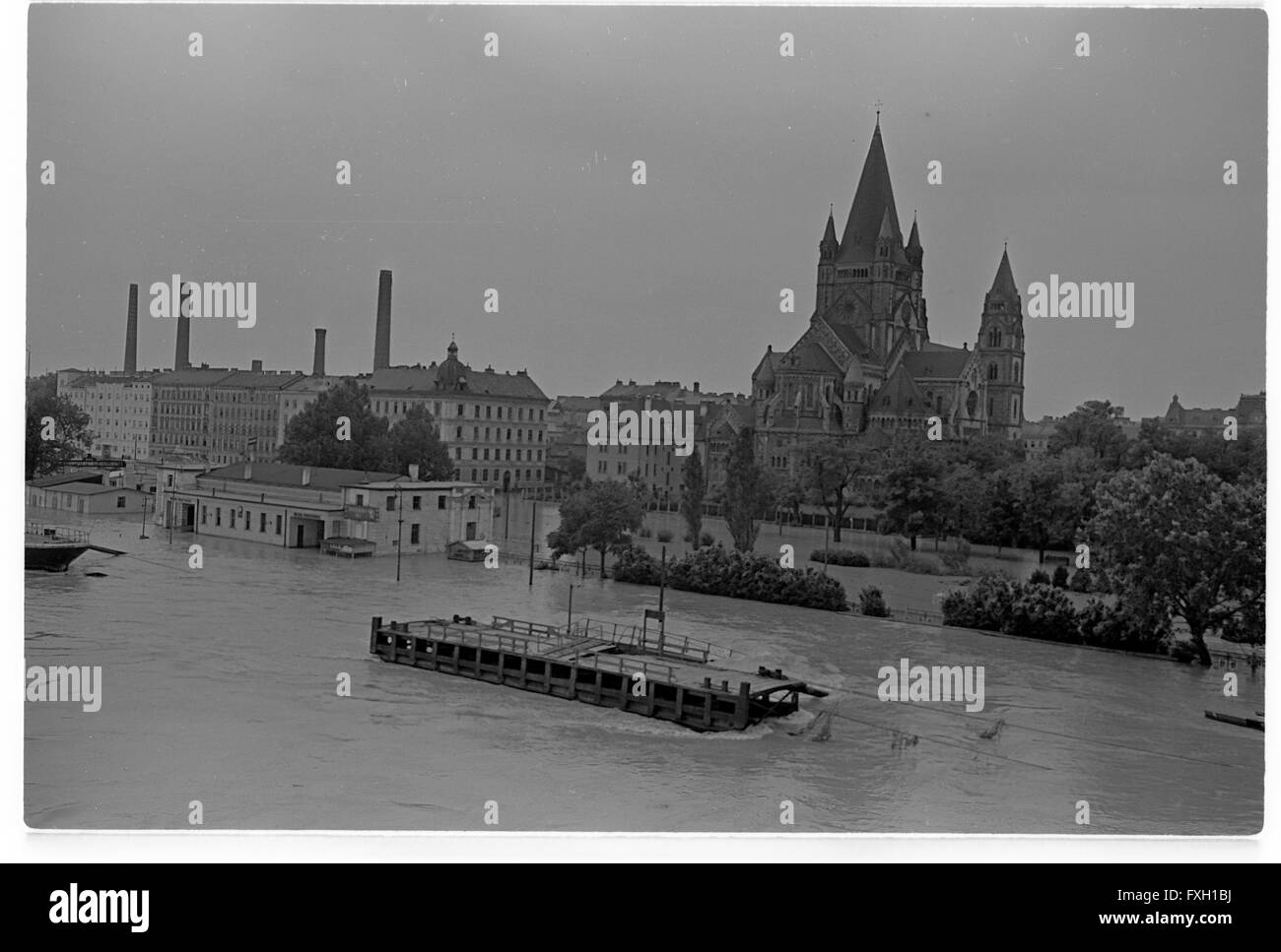 Hochwasser-Reichsbrücke Stockfoto