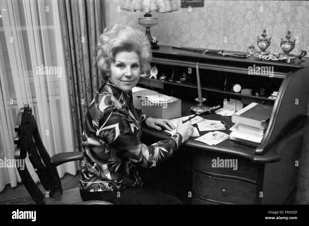 Deutsche Fernsehansagerin und Moderatorin Anneliese Fleyenschmidt; Deutschland 1970er Jahre