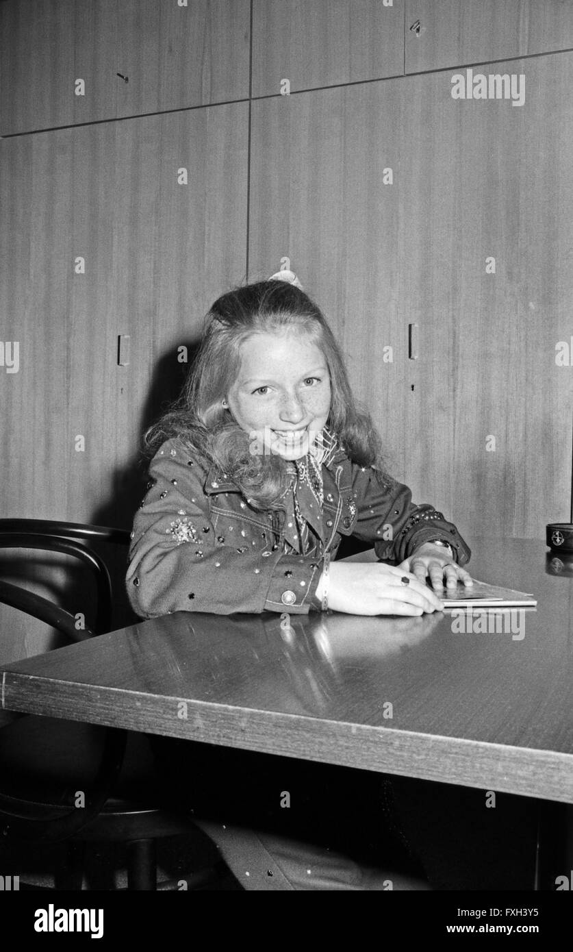 Die kleine Sängerin Lena Zavaroni, ein Kinderstar aus Großbritannien, Deutschland, 1970er Jahre. Kleine Sängerin Lena Zavaroni, ein Kind starlet aus Großbritannien, Deutschland 1970. 24 x 36 swNeg 691 Stockfoto