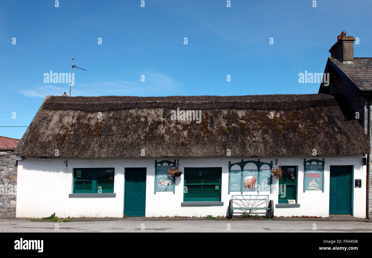 Currans Ferrybridge, 18. Jahrhundert Irish Tavern, Co. Limerick Stockfoto