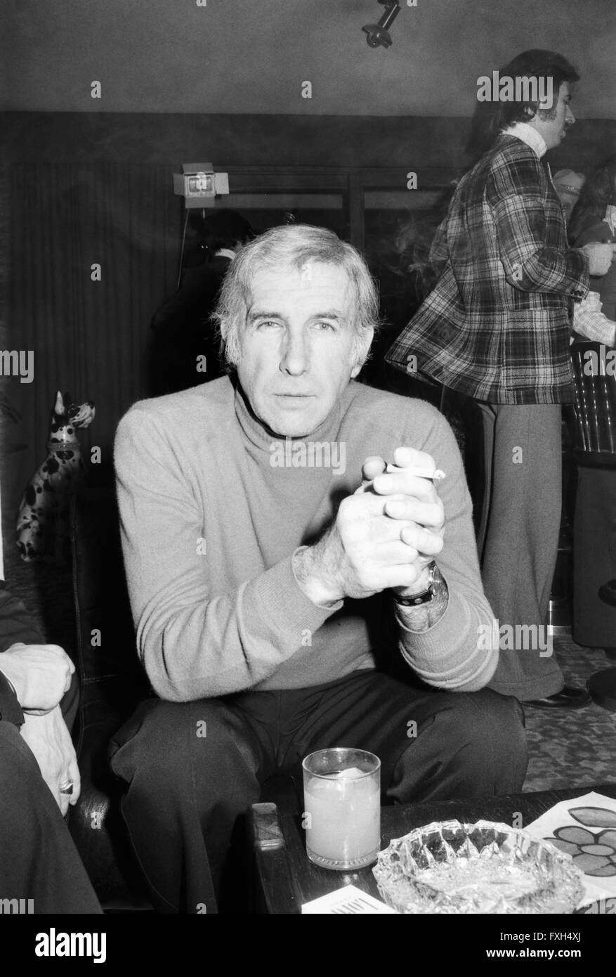 Der Niederländische Sänger Und Schauspieler Bruce Low in Geselliger