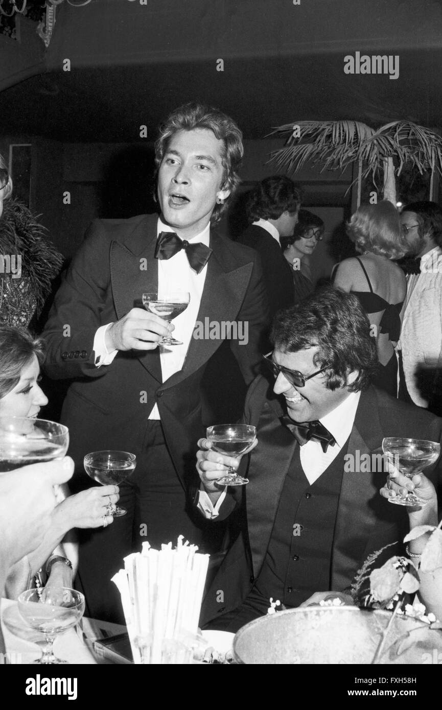 Schauspieler Christian Wolff (?) Beim SPIO Filmball in München 1976, 1970er Jahre Deutschland. Schauspieler Christian Wolff (?) bei der SPIO Filmball in München 1976, Deutschland der 1970er Jahre. 24x36swNegV104 Stockfoto