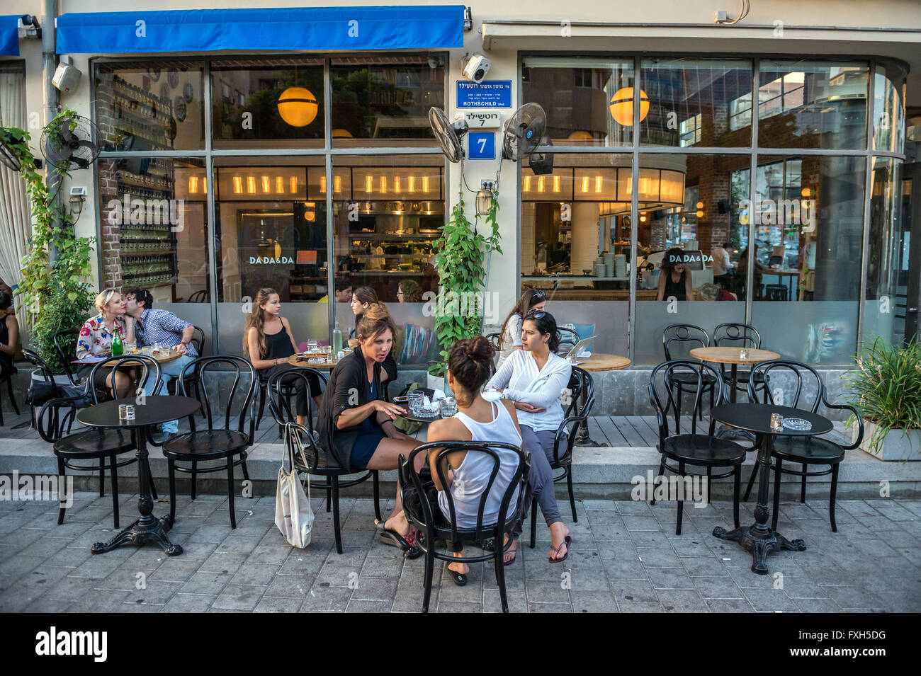 Da Da & Da Restaurant am Rothschild-Boulevard in der Stadt Tel Aviv, Israel Stockfoto