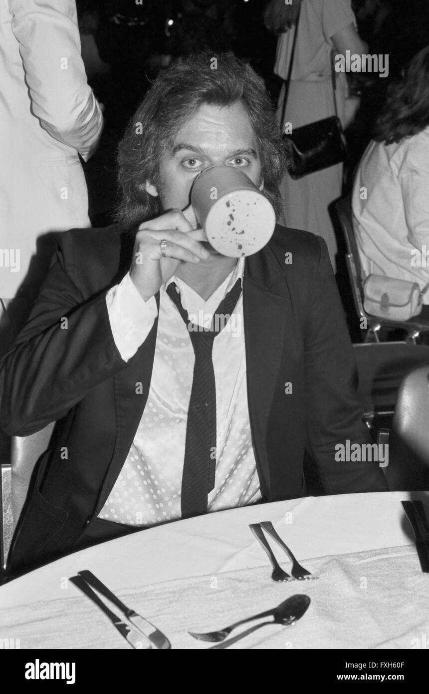 Dschinghis Khan Henrky Bandmitglied Louis Potgieter bei der Verleihung der Goldenen Schallplatte eine Gruppe 'Dschinghis Khan'im Hotel Holiday Inn in München, Deutschland 1970er Jahre. Mitglied in die Band Louis Henryk Potgieter, wenn deutsche Band 'Dschinghis Khan" erhält den Goldenen Schallplatte im Holiday Inn Hotel München, Deutschland 1970. 24 x 36 swNegV 160 Stockfoto