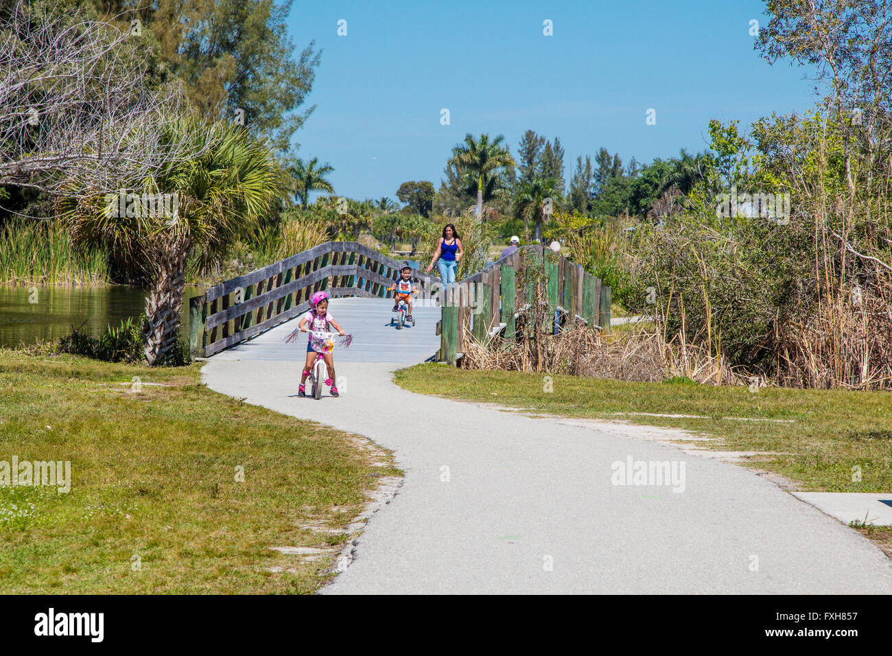Radfahren im Regionalpark Seen in Lee County an der Golfküste in Fort Myers Florida Stockfoto